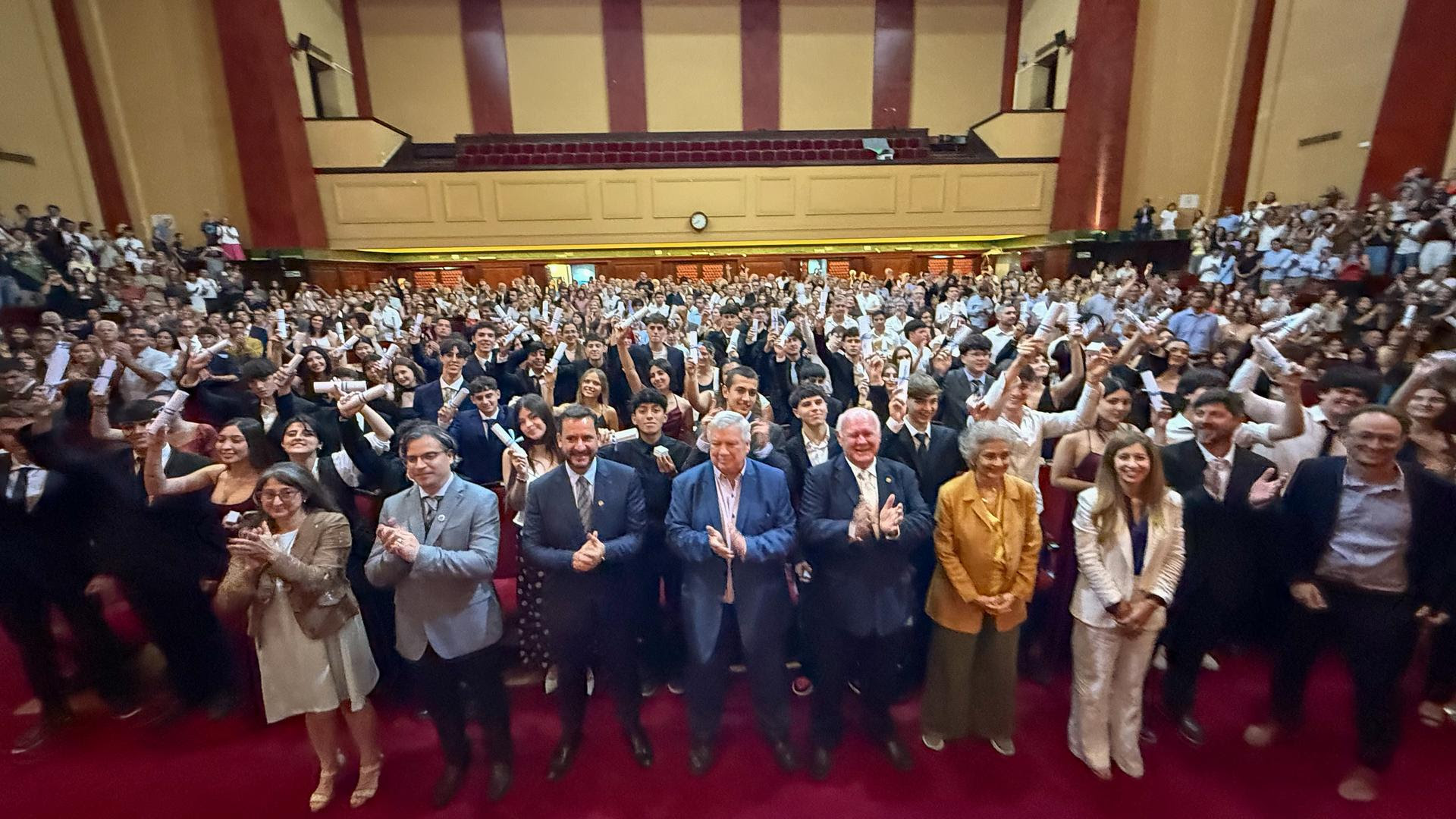 Primeros egresados del Colegio Ramón Cereijo: una ceremonia histórica en la UBA